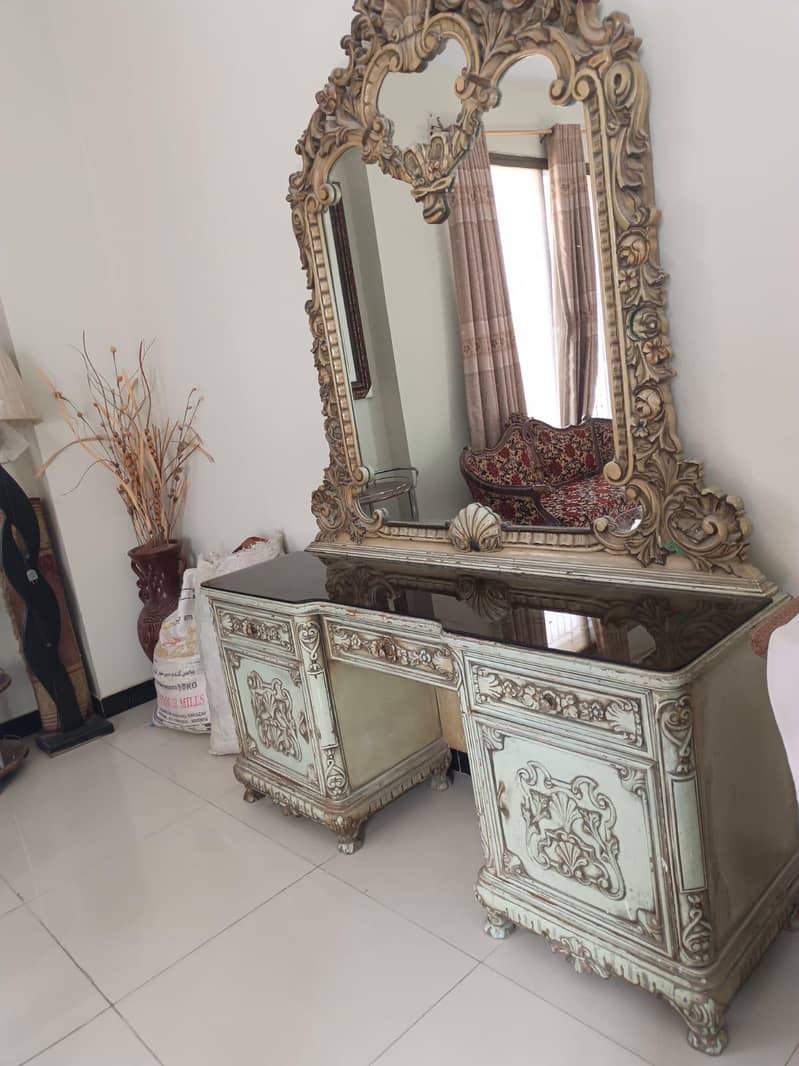 dressing table 0