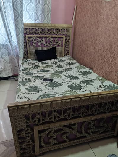 WOODEN SINGLE BED