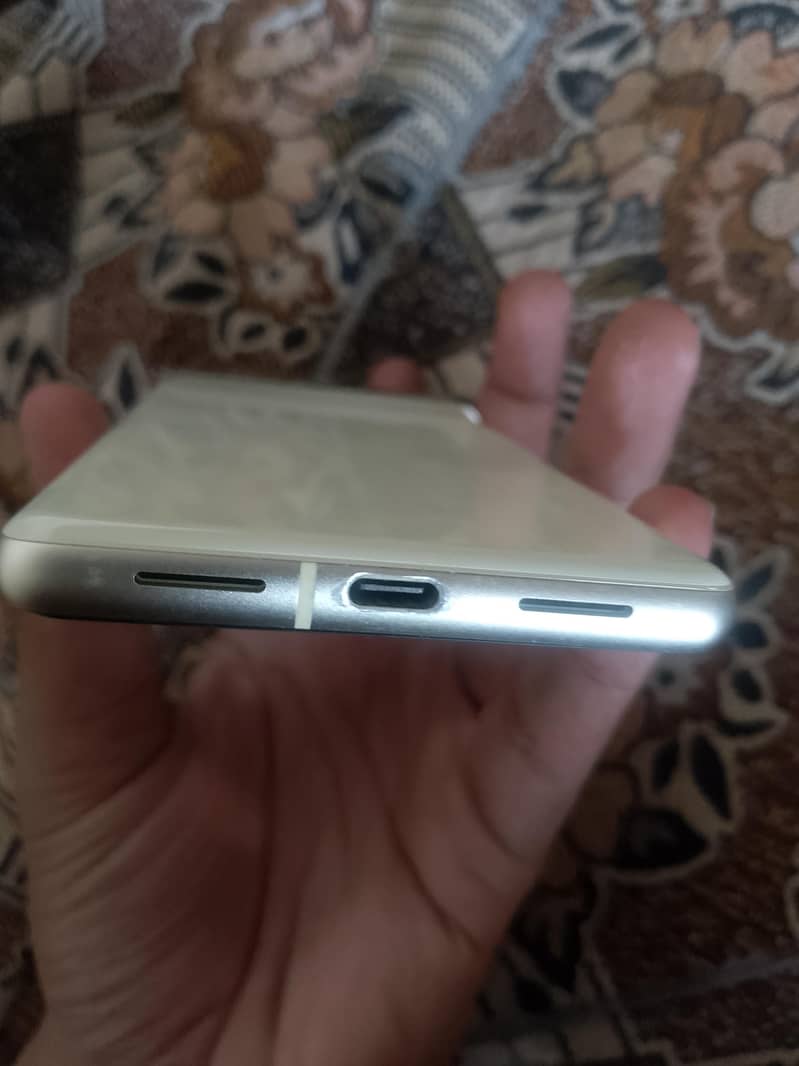 Google Pixel 7 4