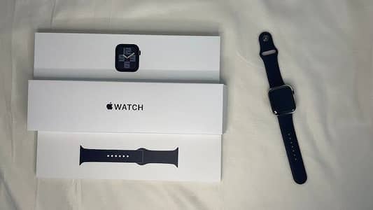 Apple watch se2 100 health with box