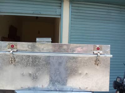 3foot paiti trunk available for Sale|iron stands|pati