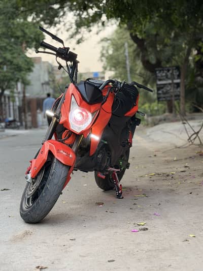 Kawasaki Z125 pro { mini heavy  bike}