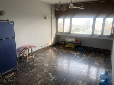Main Shahra e Faisal 1750 Sqft, 3 Bed Apartment for Sale.