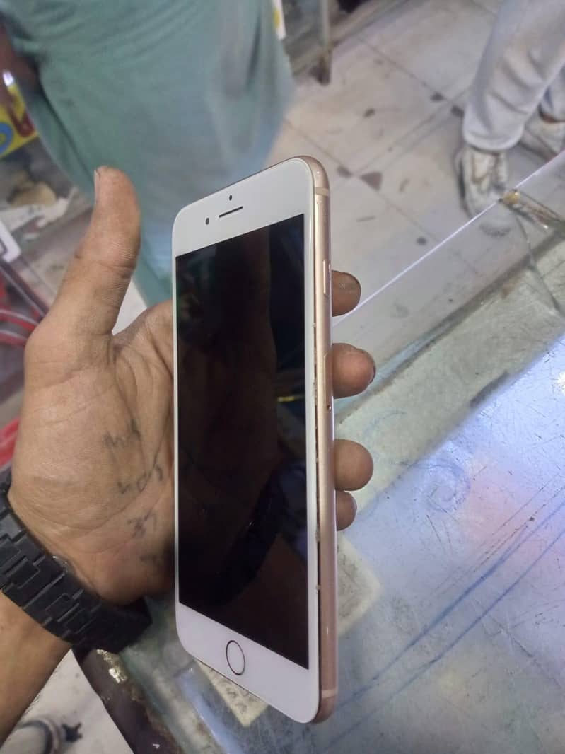 Apple iPhone 8 Plus 3