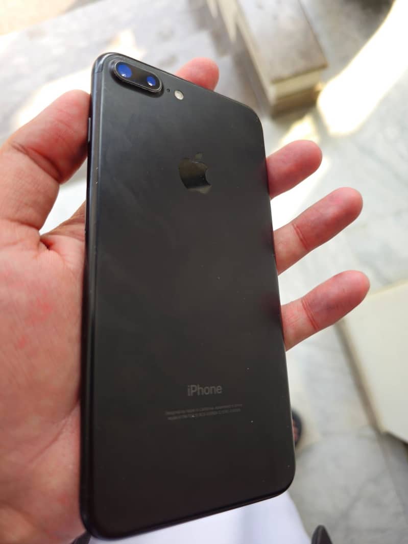Apple iPhone 7 Plus 2