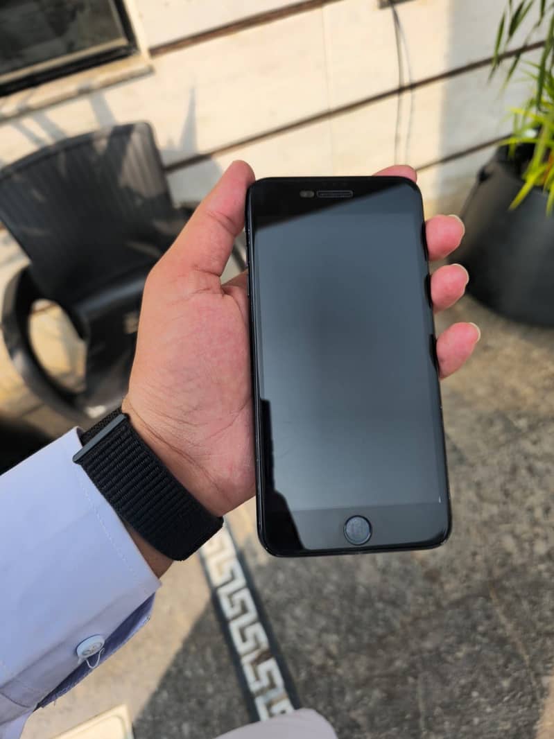 Apple iPhone 7 Plus 3