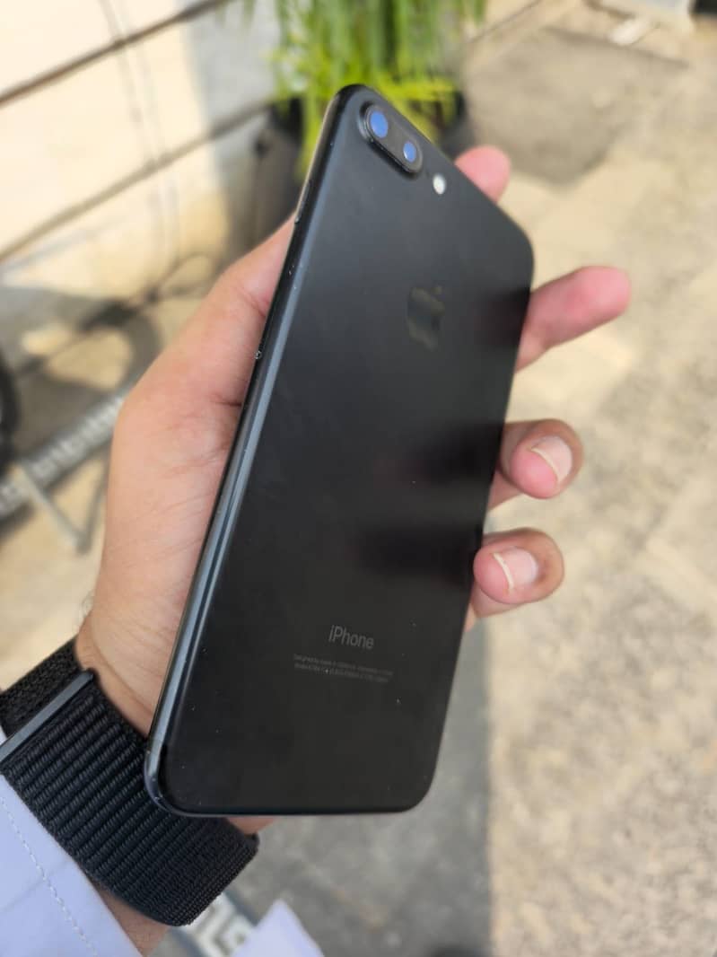Apple iPhone 7 Plus 4