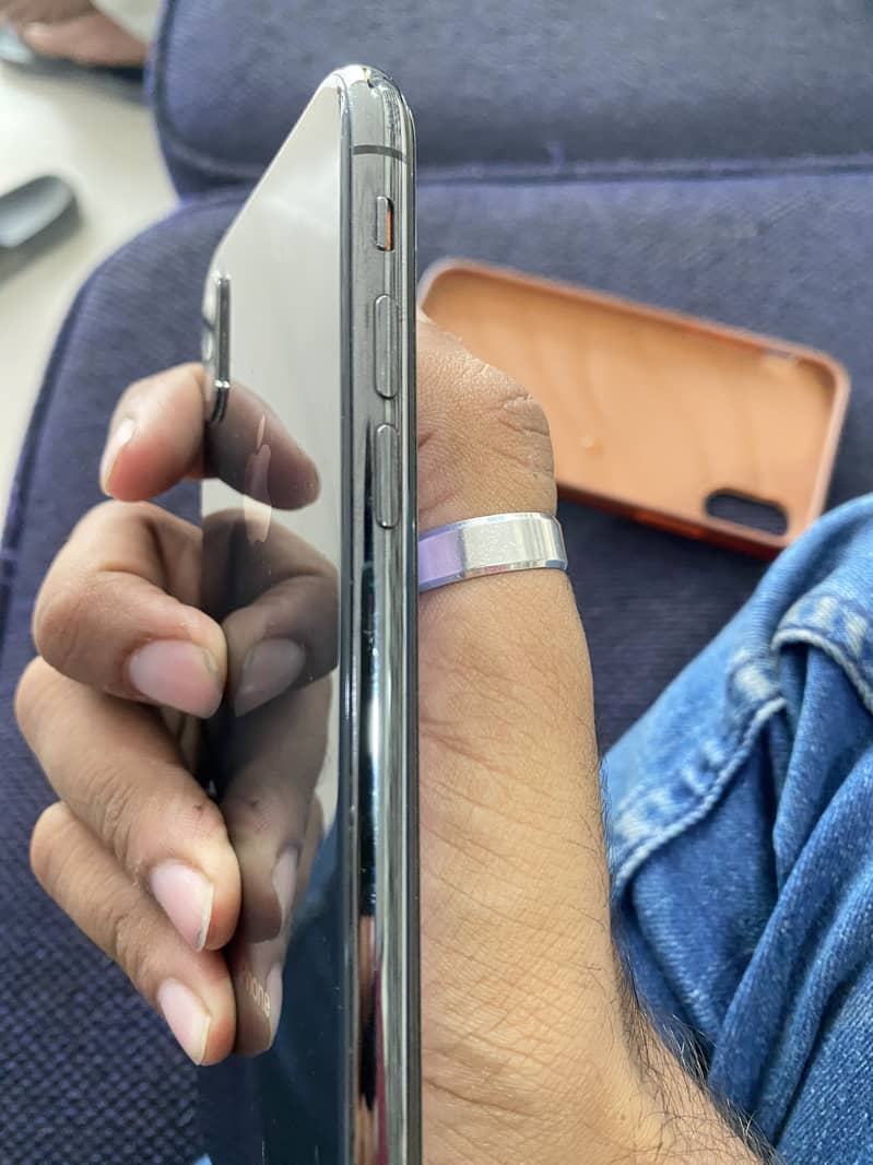 Apple iPhone X 3