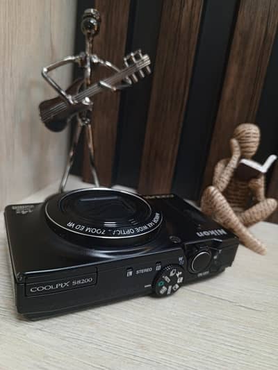 Nikon Coolpix S8200