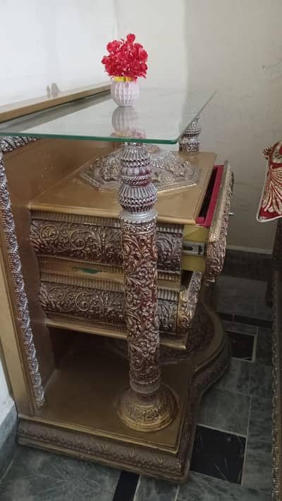 Complete Wooden Bedroom Set with Crockery Cabinet for Sale