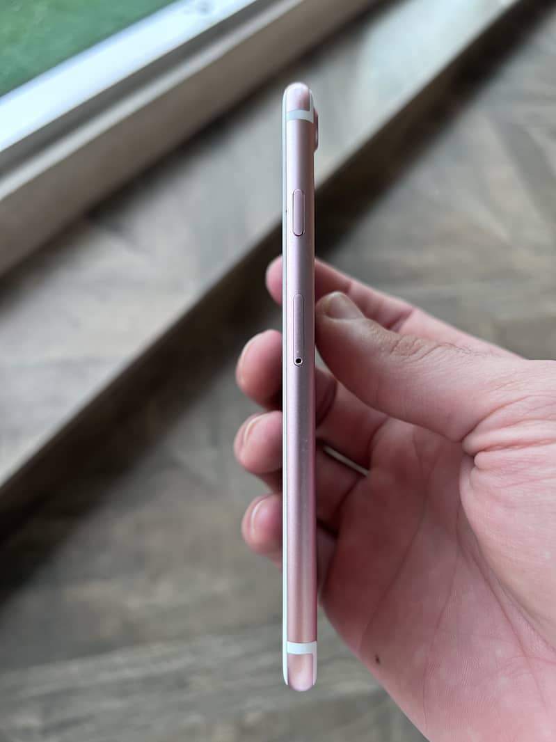 Apple iPhone 7 1