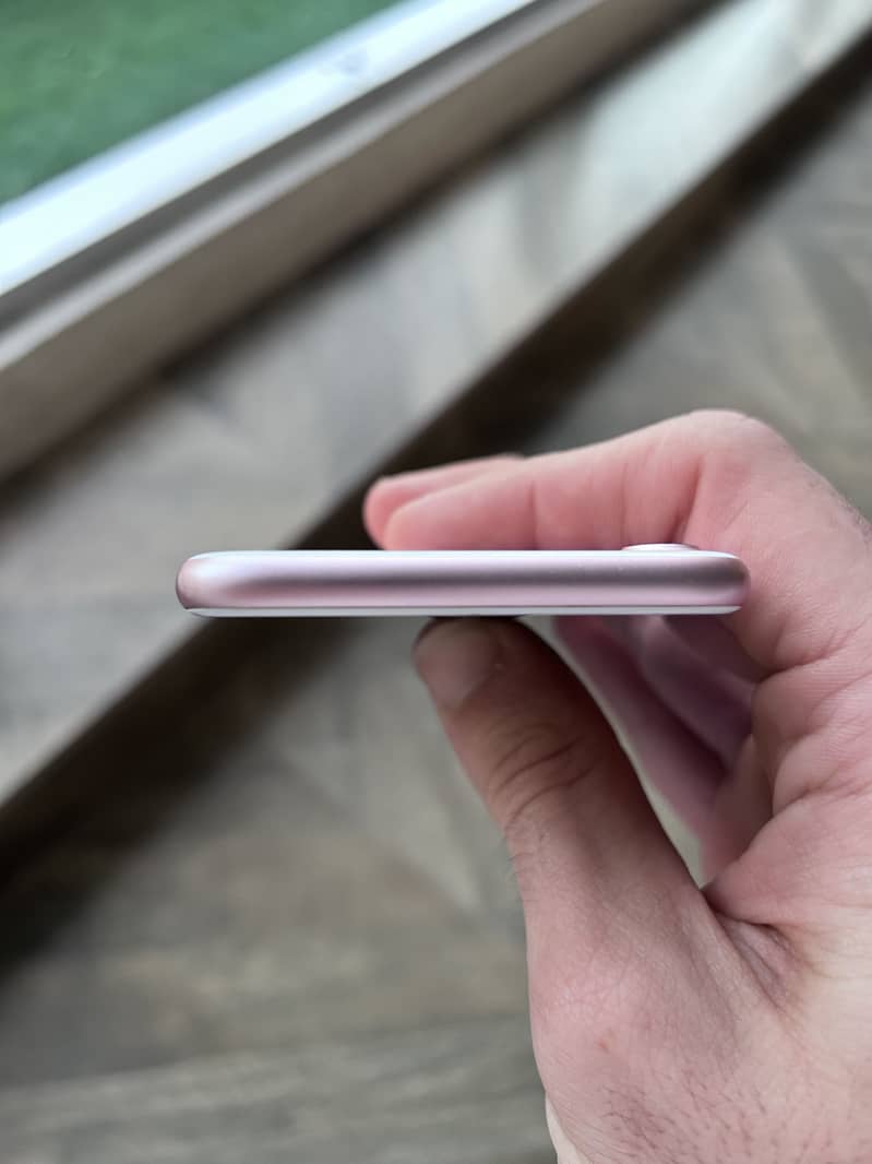 Apple iPhone 7 3