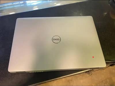 latest dell beautiful smart and light laptop core i7