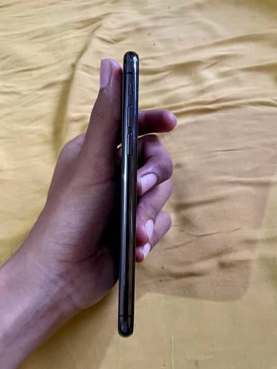 Apple iPhone XS factory unlock