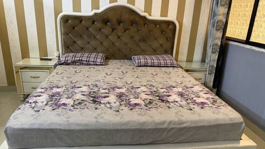 Luxury King Size Bed with Upholstered Tufted Headboard & Side Tables