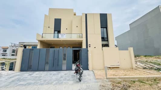Shining 10 Marla House @5.50 Cr - Block D B17 Islamabad.