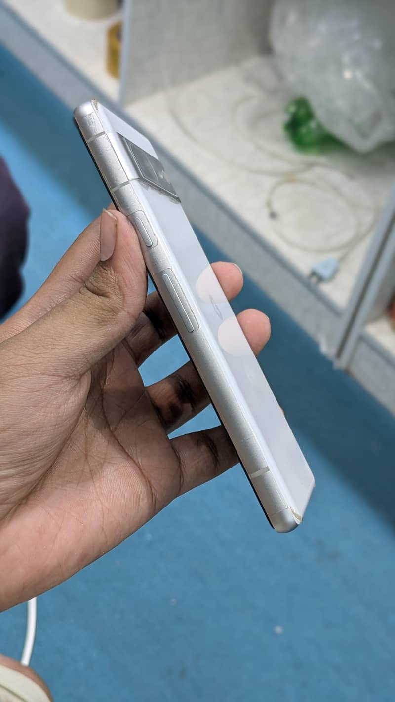 Google Pixel 7a 2