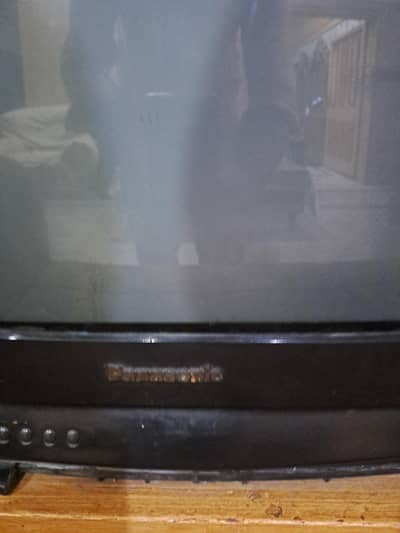 panasonic tv use hay . . wasay chalta hay remote attach hay sath