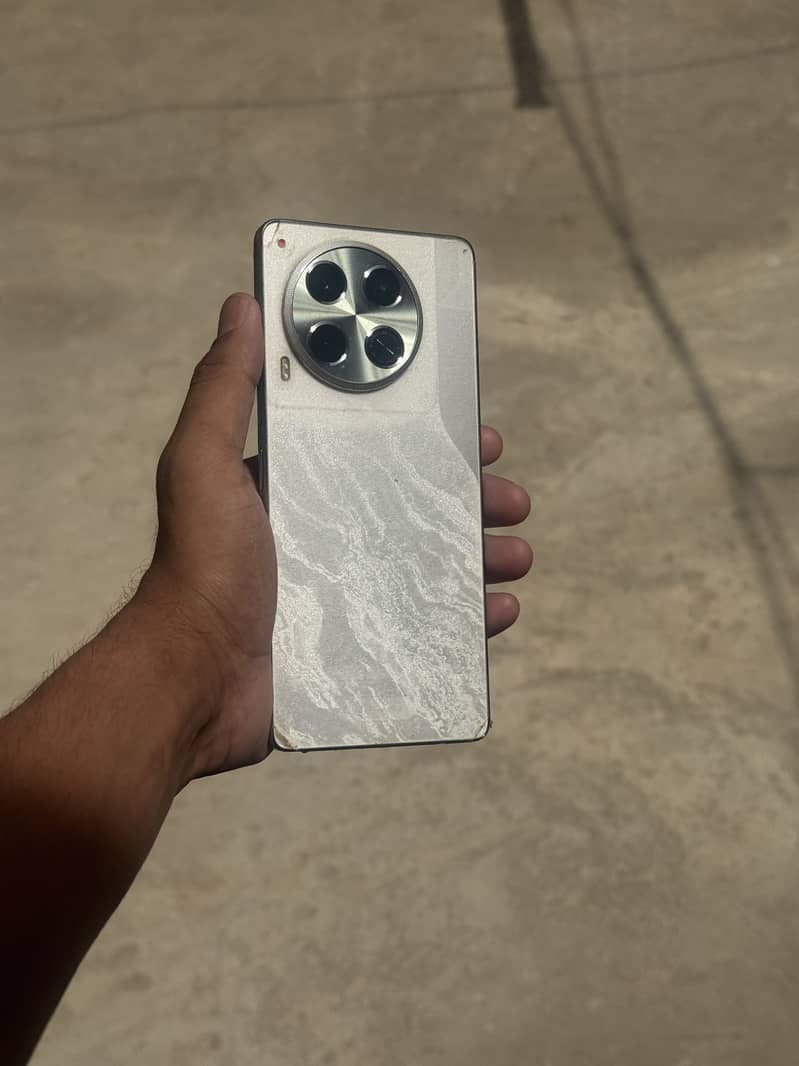 Tecno CAMON 30 1