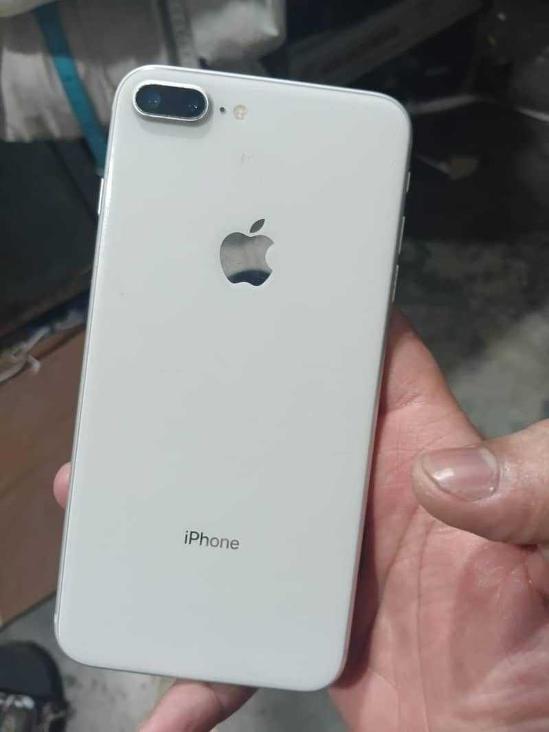 Apple iPhone 8 Plus 0