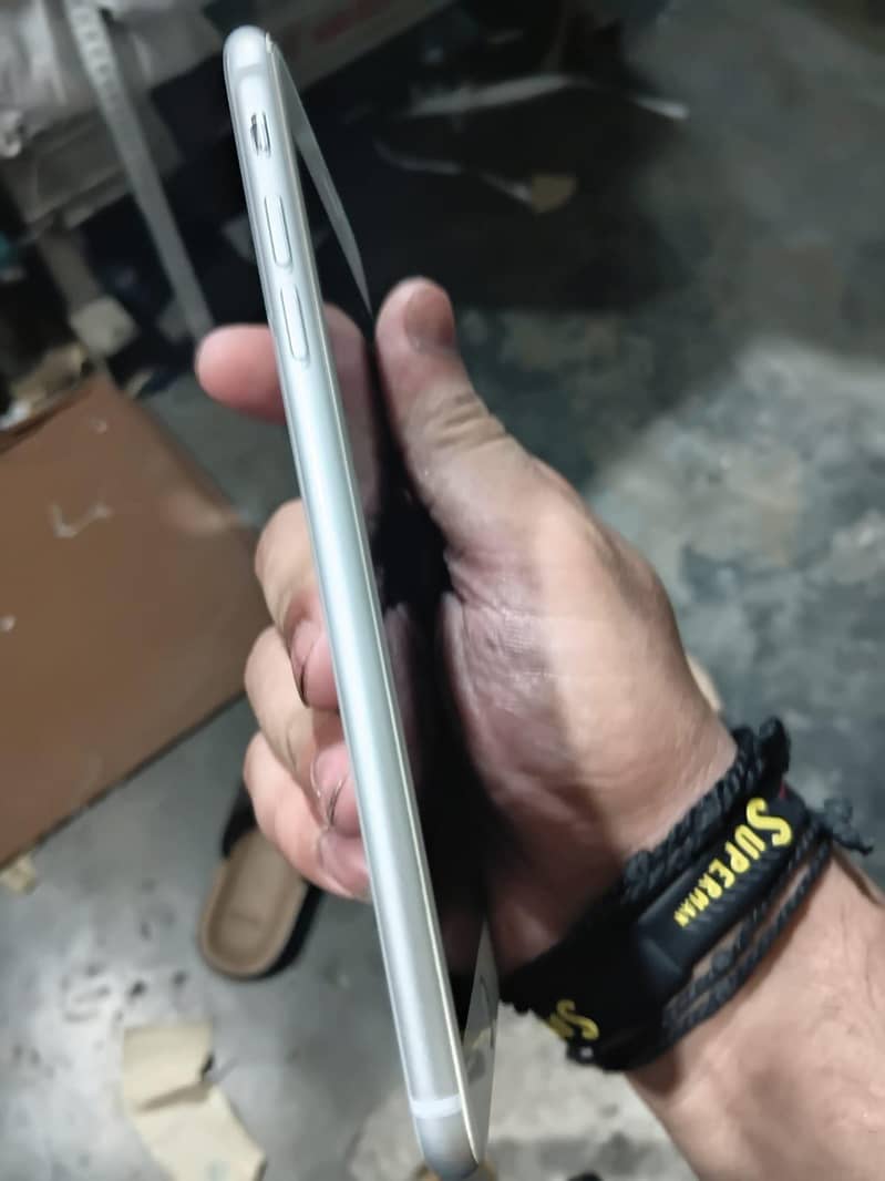 Apple iPhone 8 Plus 4