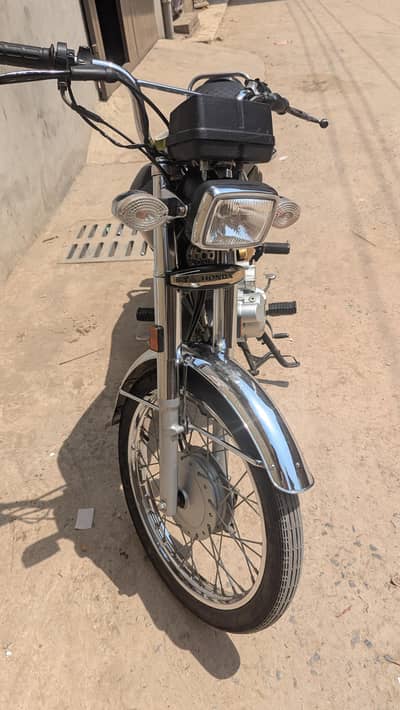 Honda 125s gold Edition