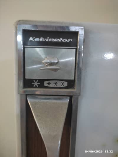 Kelvinator Refrigerator KT 104/2A