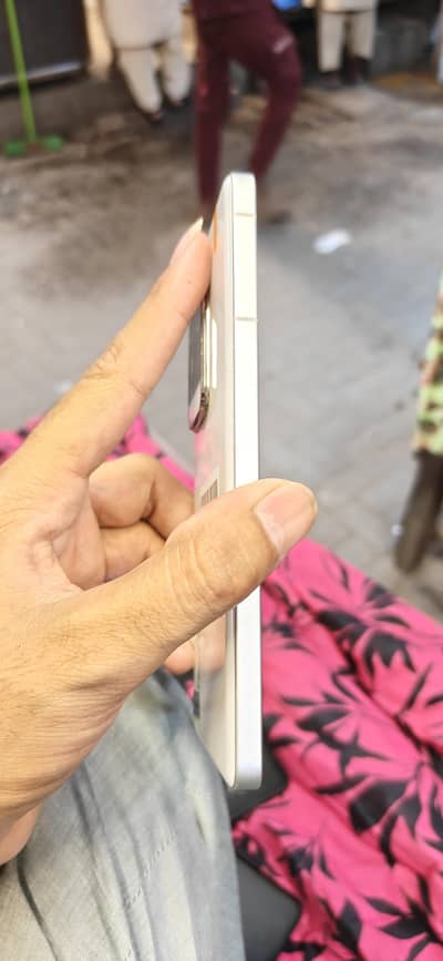 Realme  G6  12.256 3 months sim time