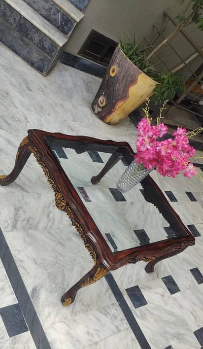 Single center table