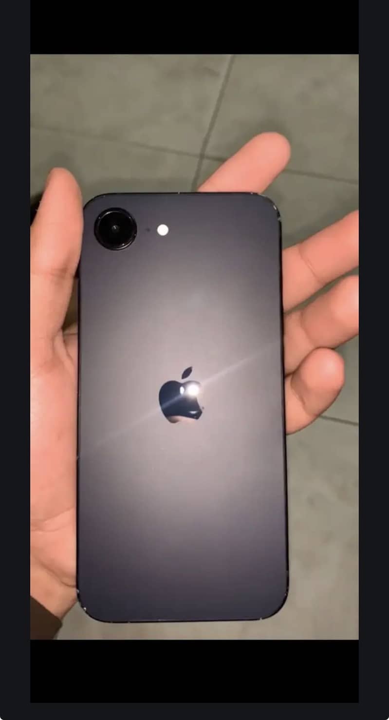 Iphone 16E 0