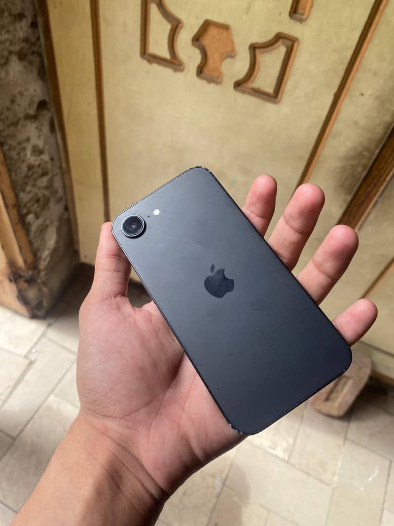 Iphone 16E 1