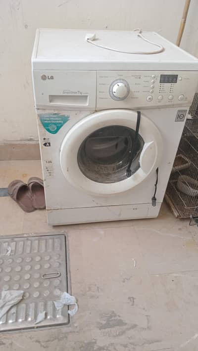 7 Kg LG . koi malsa nhi hai condition ok
