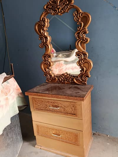 1 Bad, 2 Side Tables, 1 aur 1 Almari for Sale.