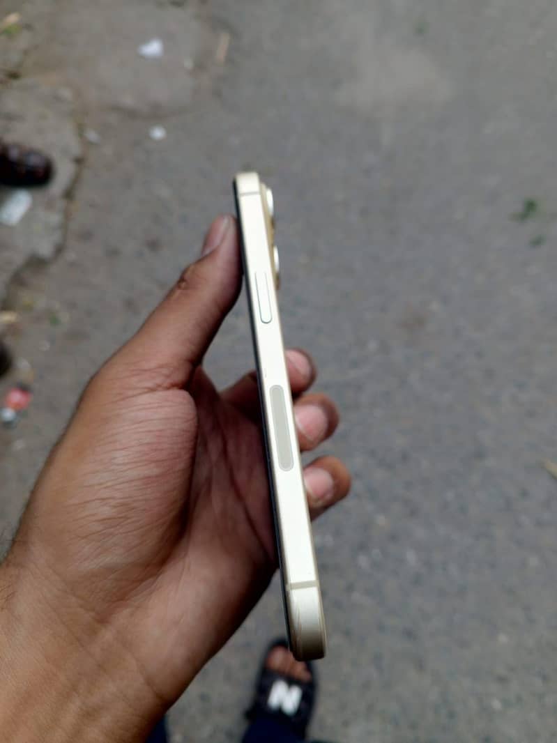 iPhone 15 2