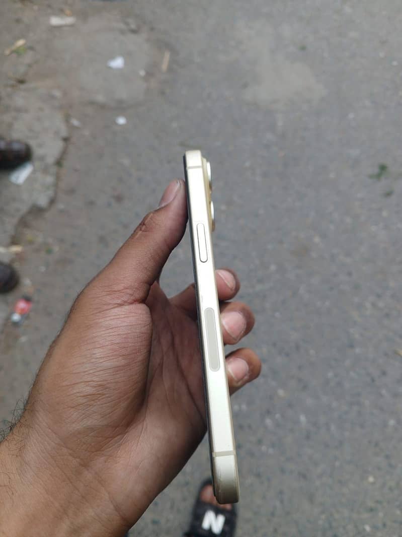 iPhone 15 6