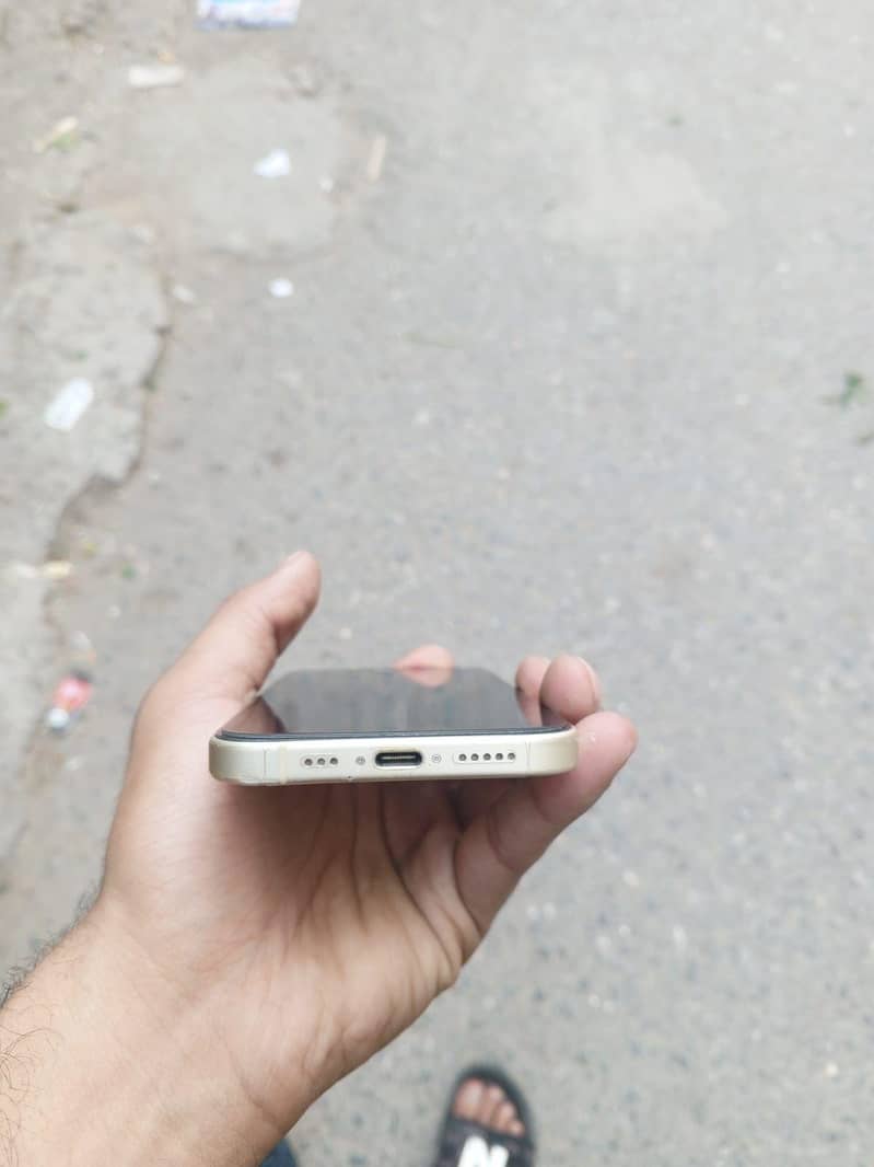 iPhone 15 7