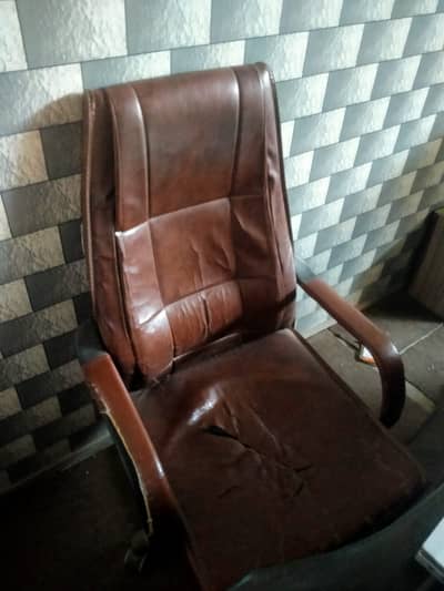 Big Size computer chair brown pushish with move able good Condition