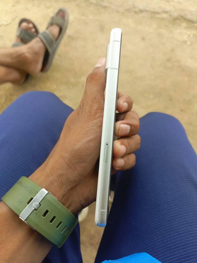 Google Pixel 7 4