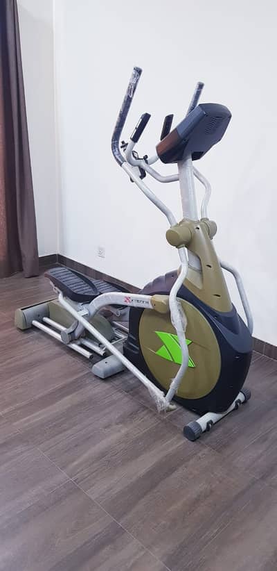 Elliptical / Cross Trainer - 250 Kg Weight Handling