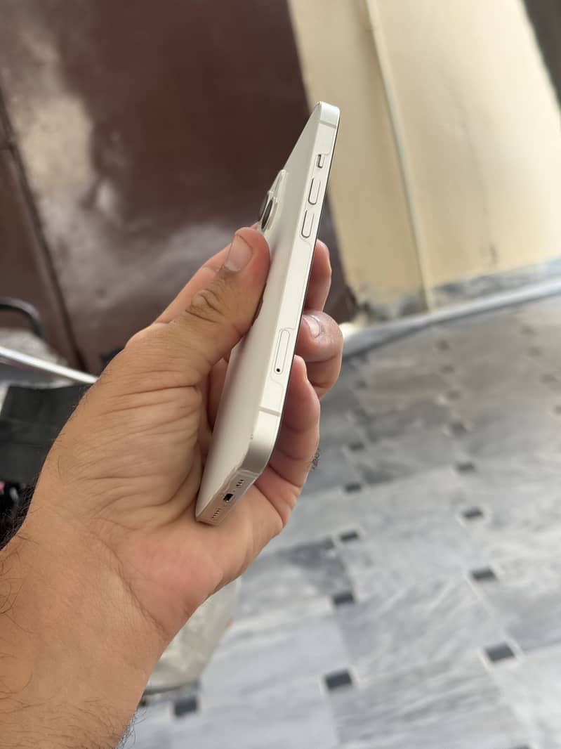 Apple iPhone 13 1