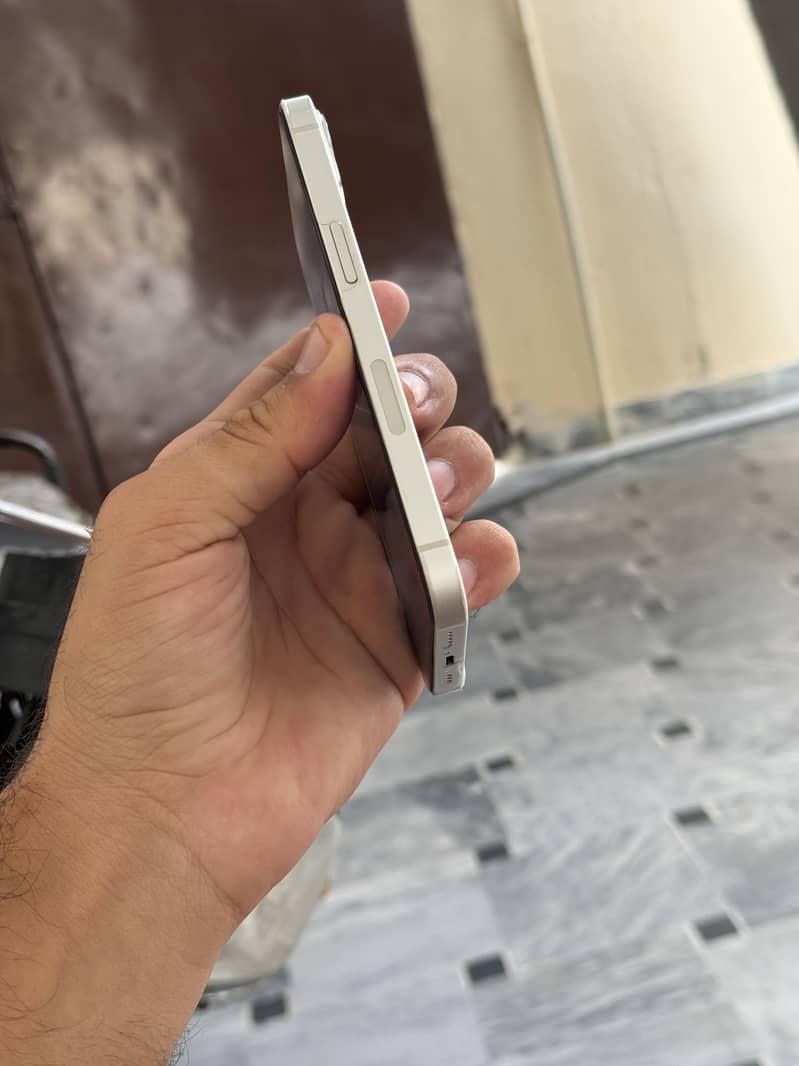 Apple iPhone 13 2