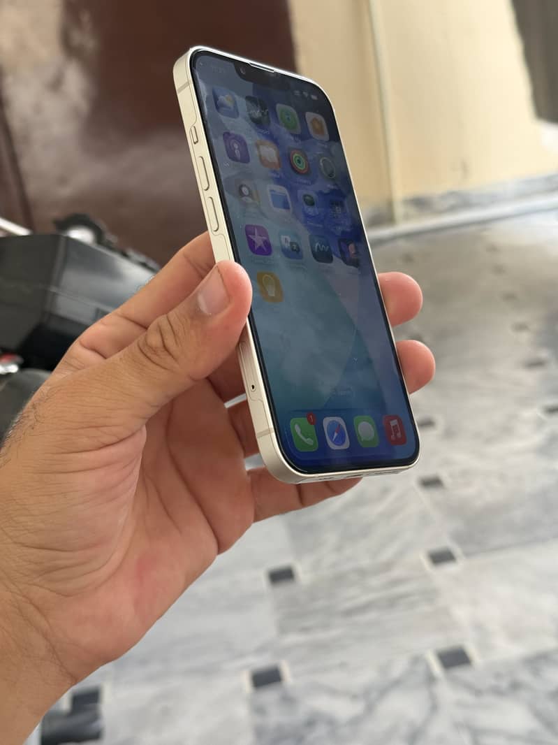 Apple iPhone 13 6