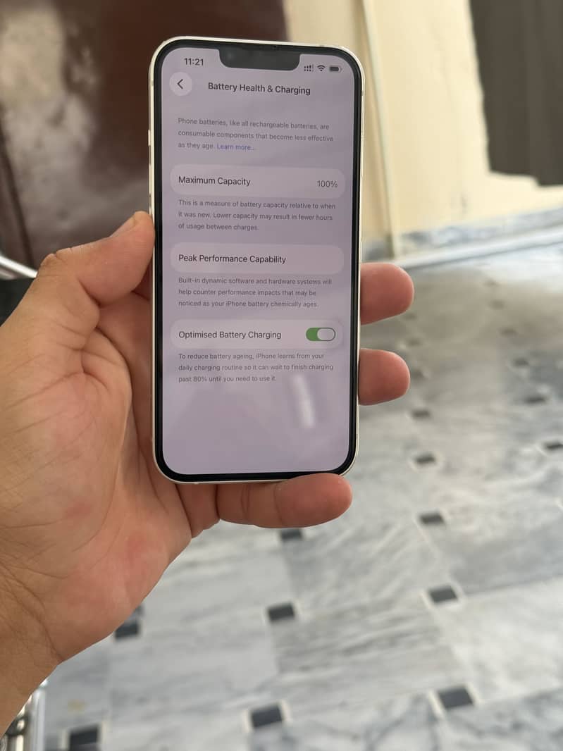 Apple iPhone 13 7