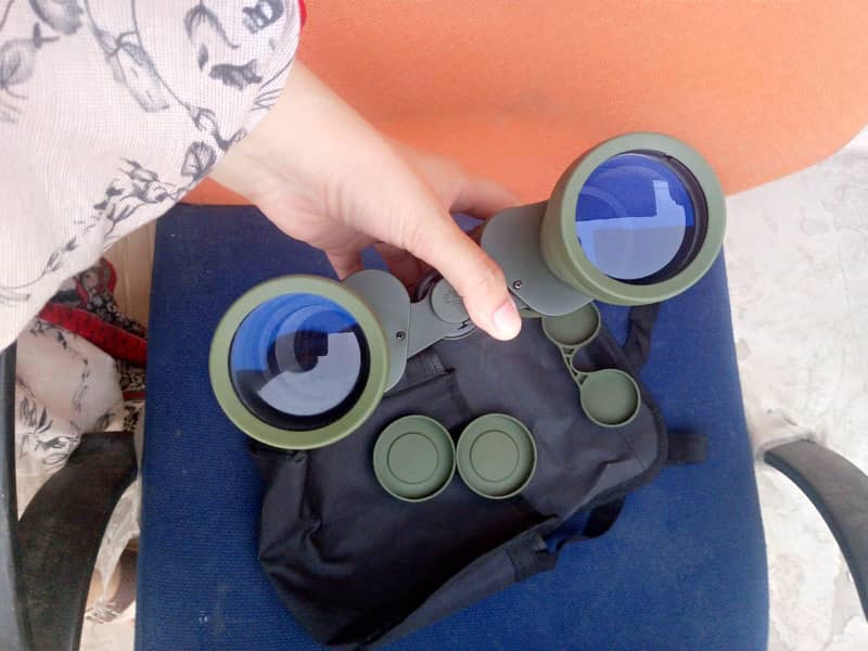 binocular 3