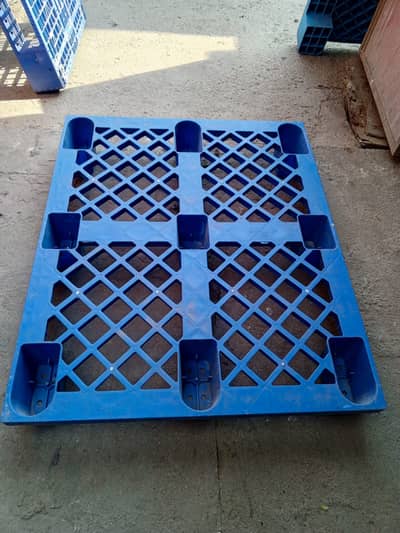 Plastic Pallets | Industrial Pallets | Wooden Pallets | Iron Pallets