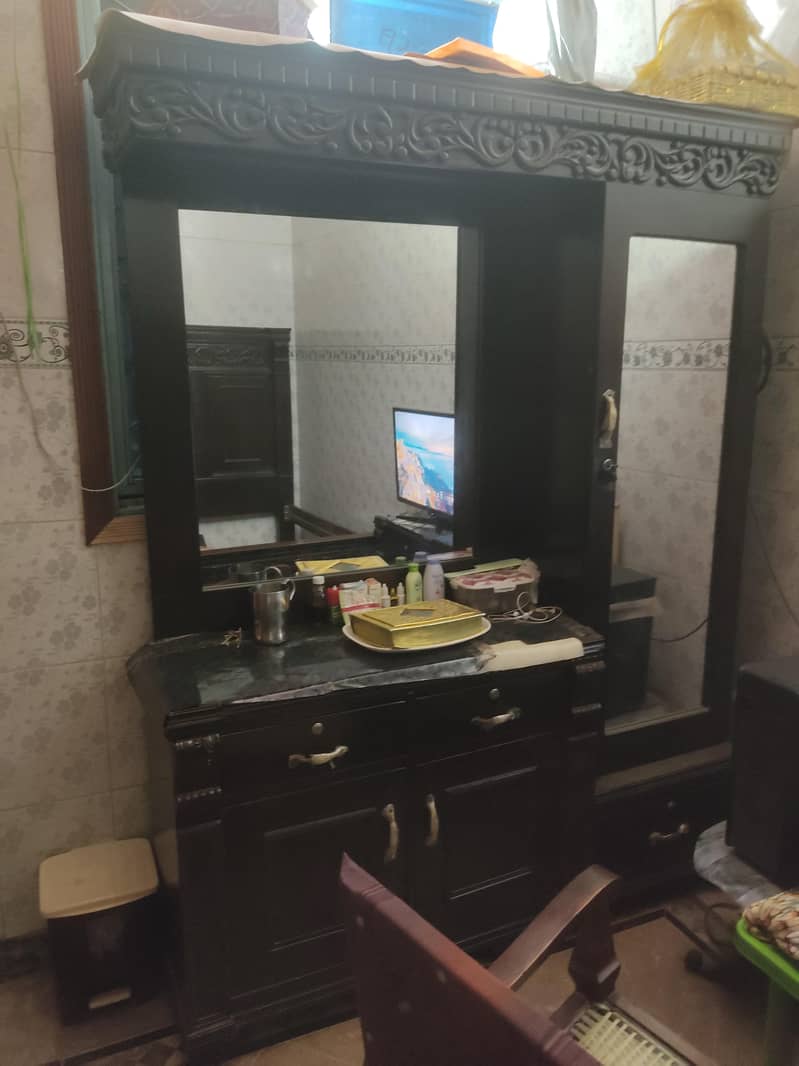 dressing table with mirror 0