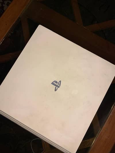 ps4 pro white 1tb, 2 controllers, ps plus, multiple game accounts