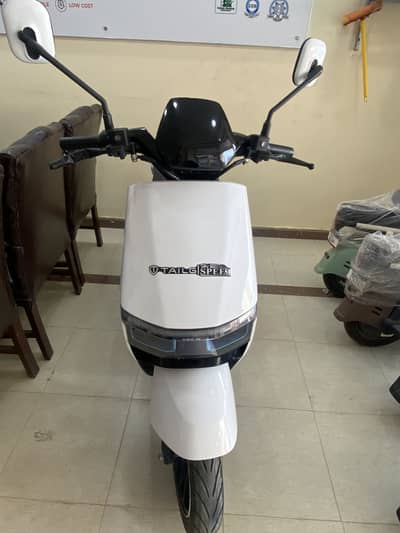 RM-i700 electric scooter