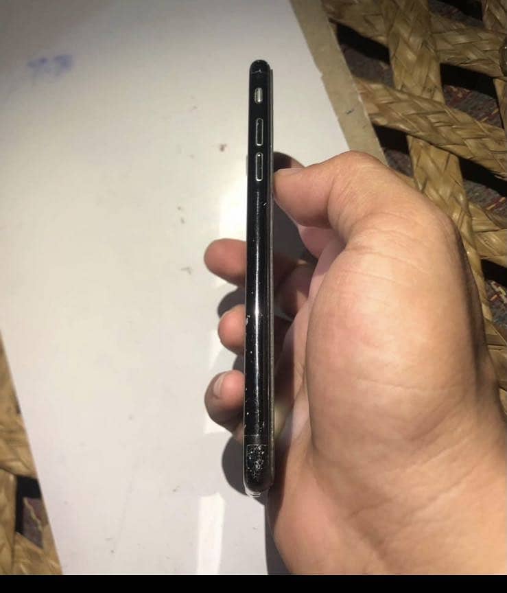 Apple iPhone 7 0