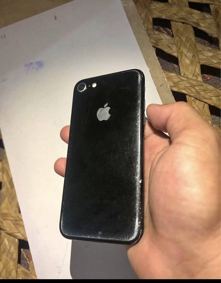 Apple iPhone 7 1